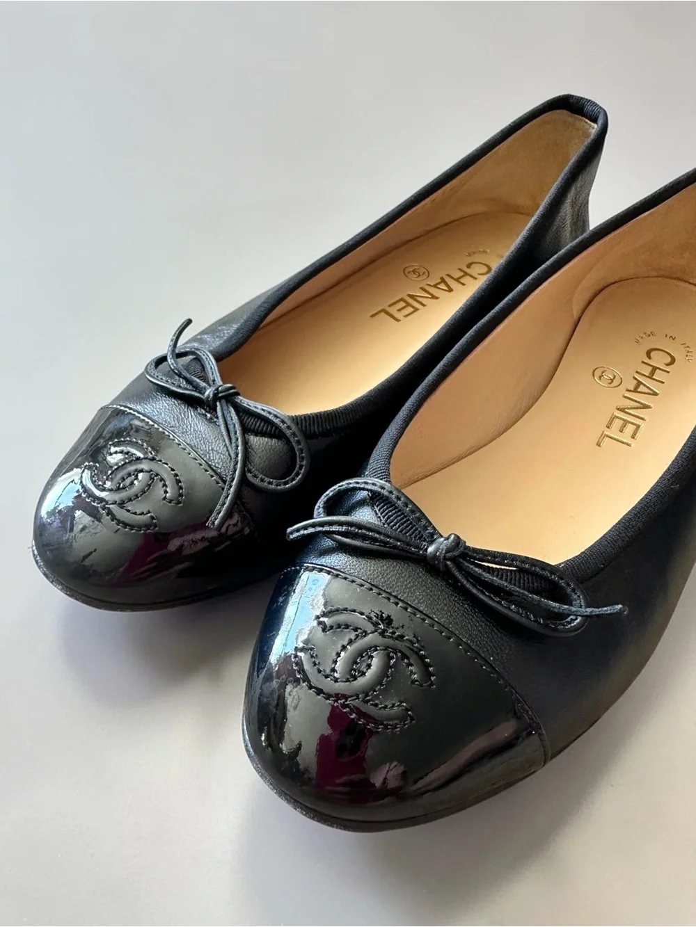 CHANEL Black Leather Cap-Toe Ballet Flats 36.5